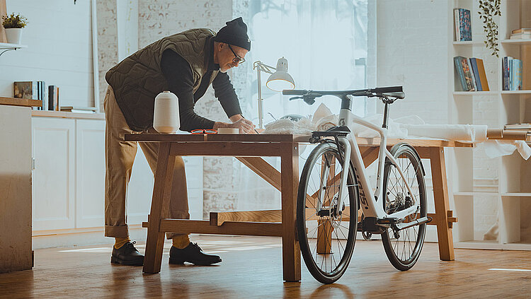 Man at desk with trekking bike