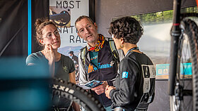 TQ employee in conversation at a trade fair stand