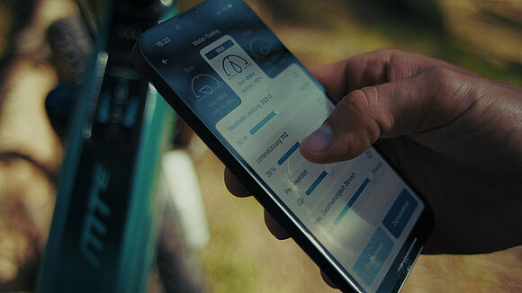 Smartphone mit TQ E-Bike App